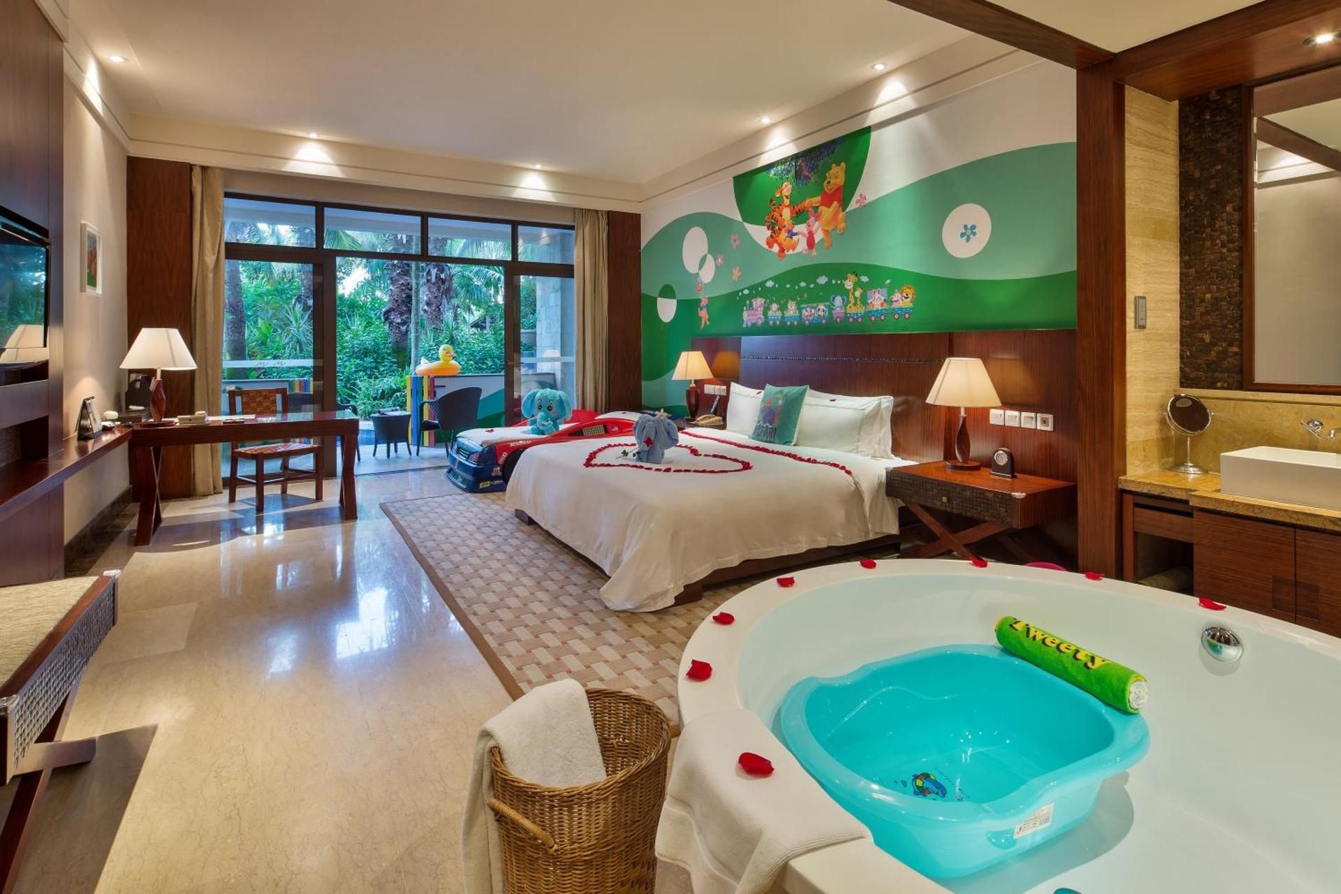Deluxe Family Room with children's Pool (Welcome Fruit + Child's cot)
