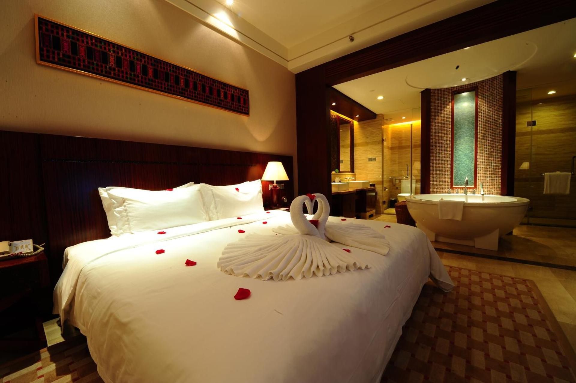 Deluxe Twin or King Room with Garden View(Welcome Fruit)
