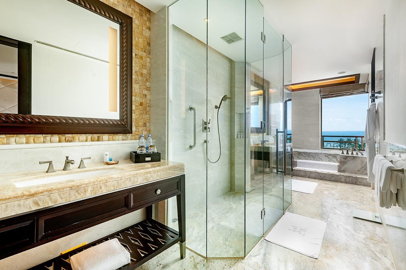 Premium Ocean View Room, Guest room, 1 King, Oceanfront, Balcony