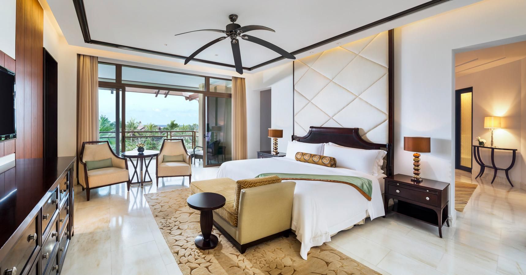 St. Regis Suite, 1 Bedroom Suite, 1 King, Garden view, Balcony