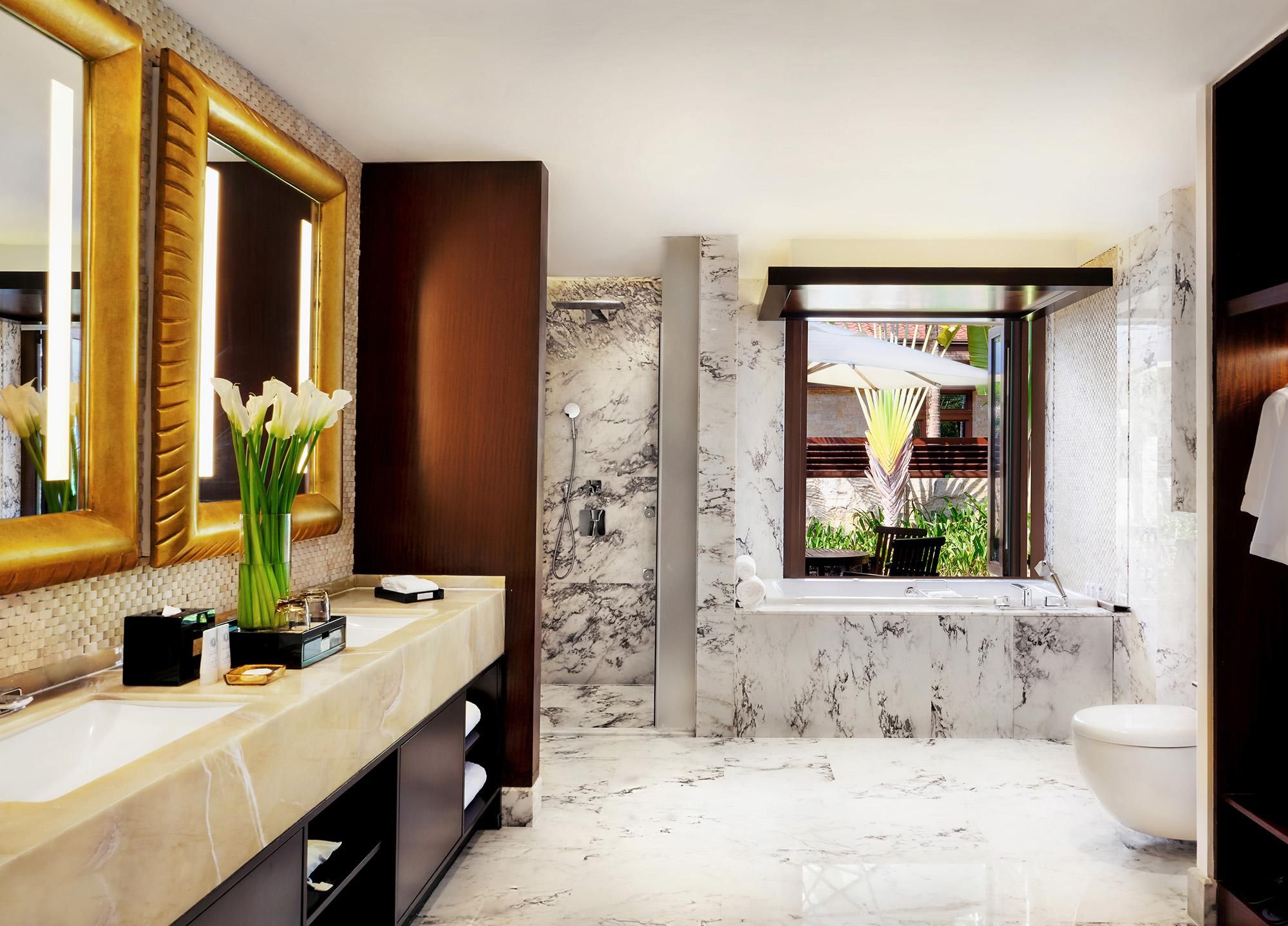 Lagoon Suite, 1 Bedroom Suite, 1 King, Lagoon view, Pool access, Balcony