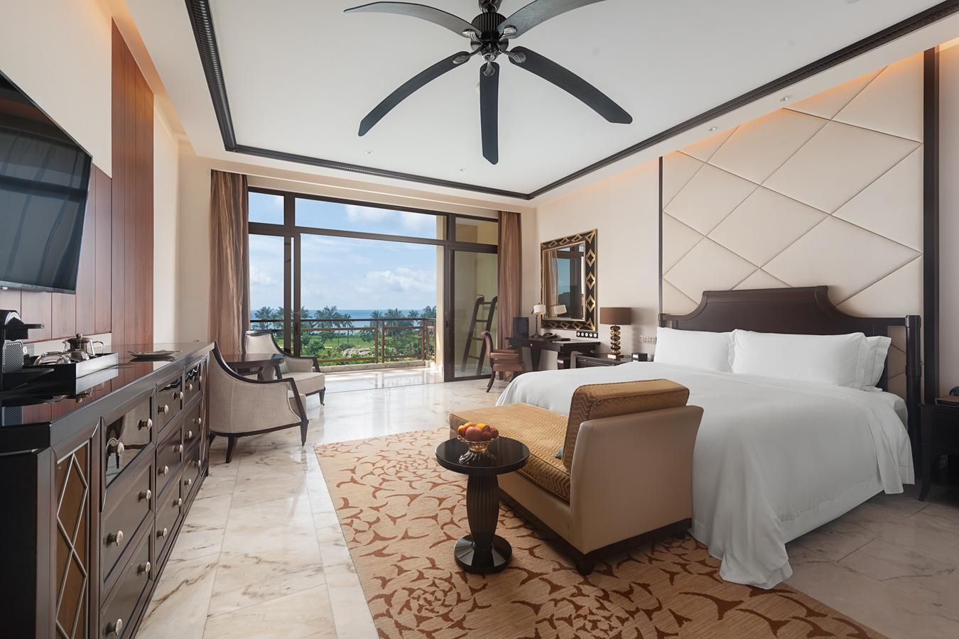 Premium Ocean View Room, Guest room, 1 King, Oceanfront, Balcony