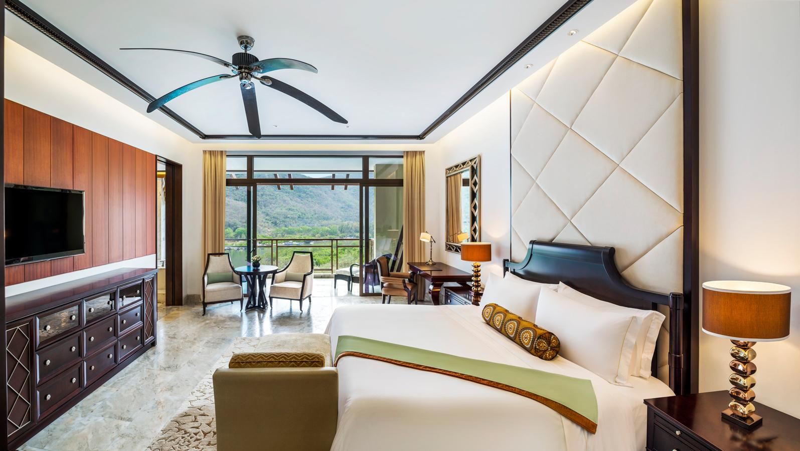 Island Marina View Room, Guest room, 1 King, Island view, Balcony