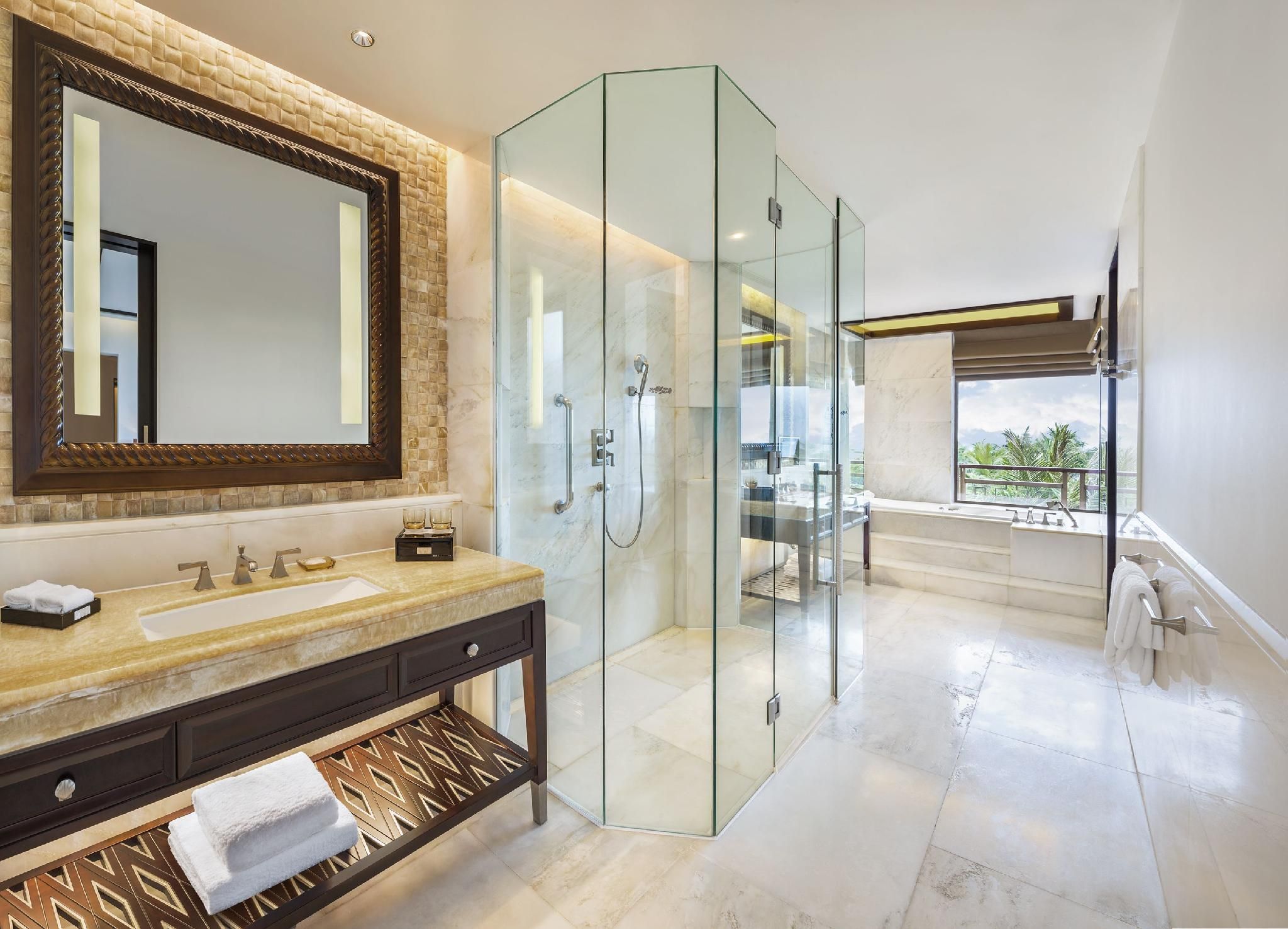 Deluxe Room, Guest room, 2 Queen, Balcony