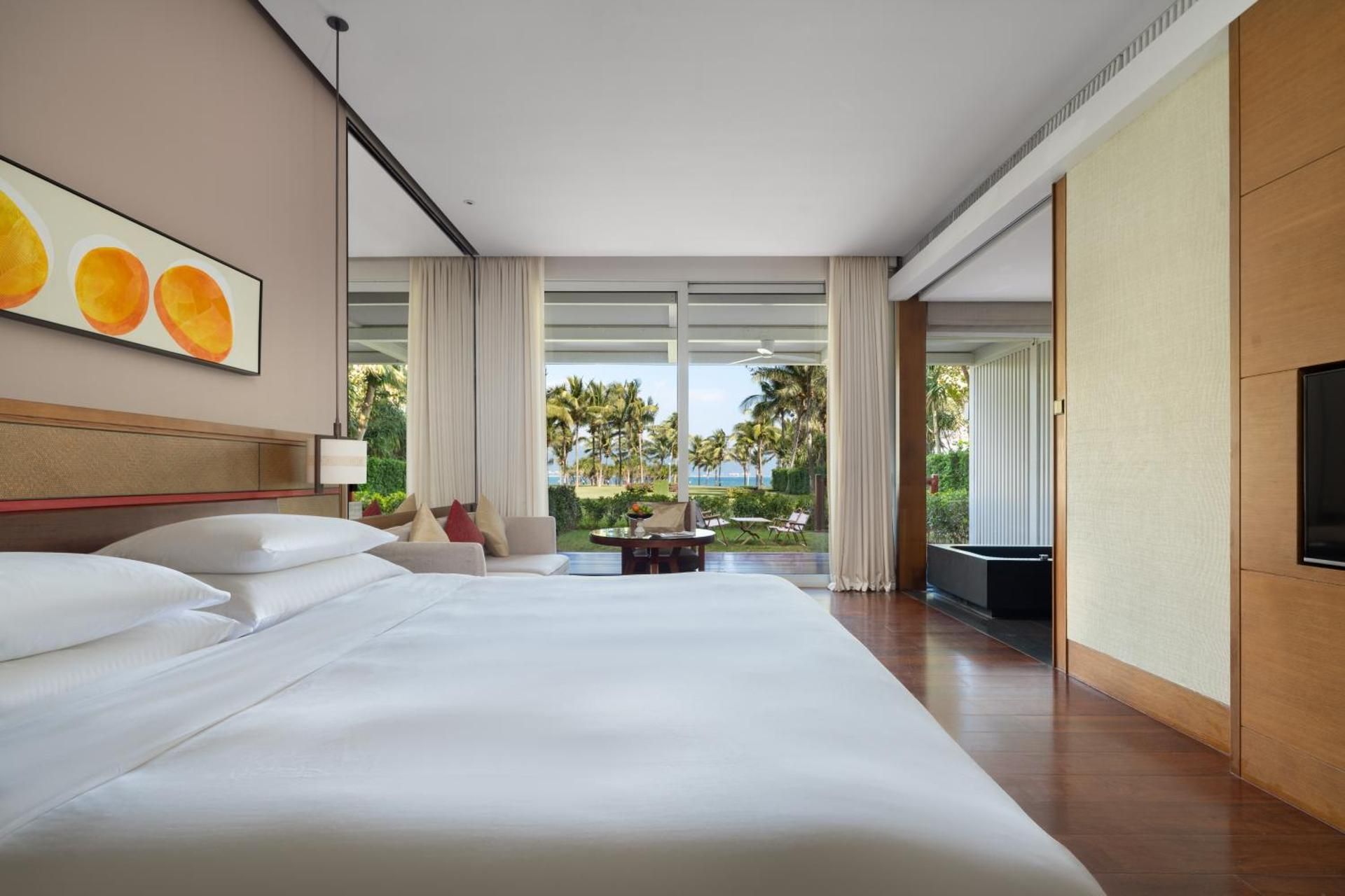 1 King Bed Courtyard With Ocean View