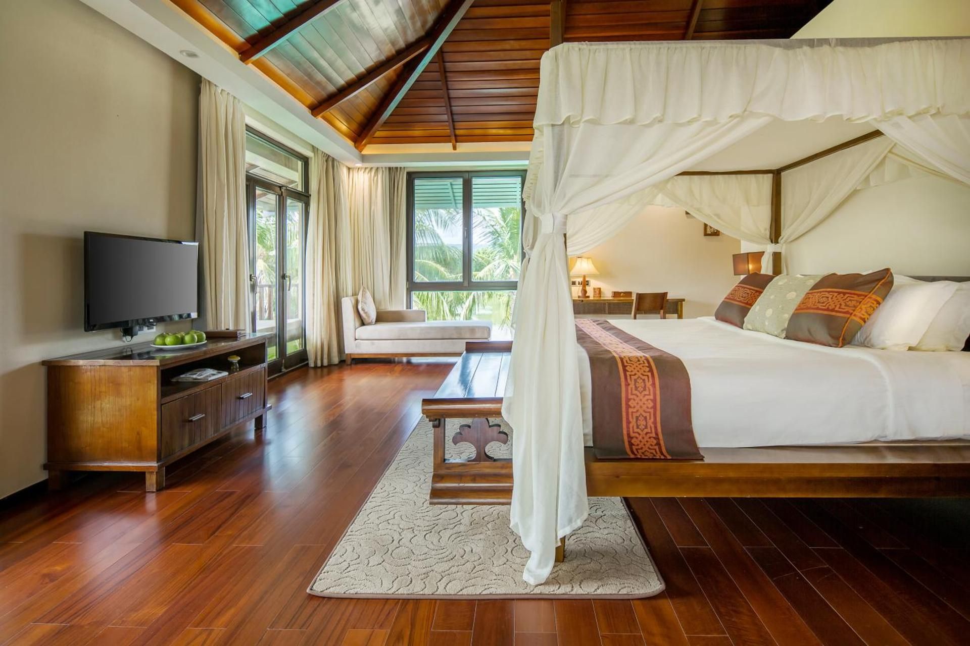 Executive Villa with private pool ( 4 bedrooms)
