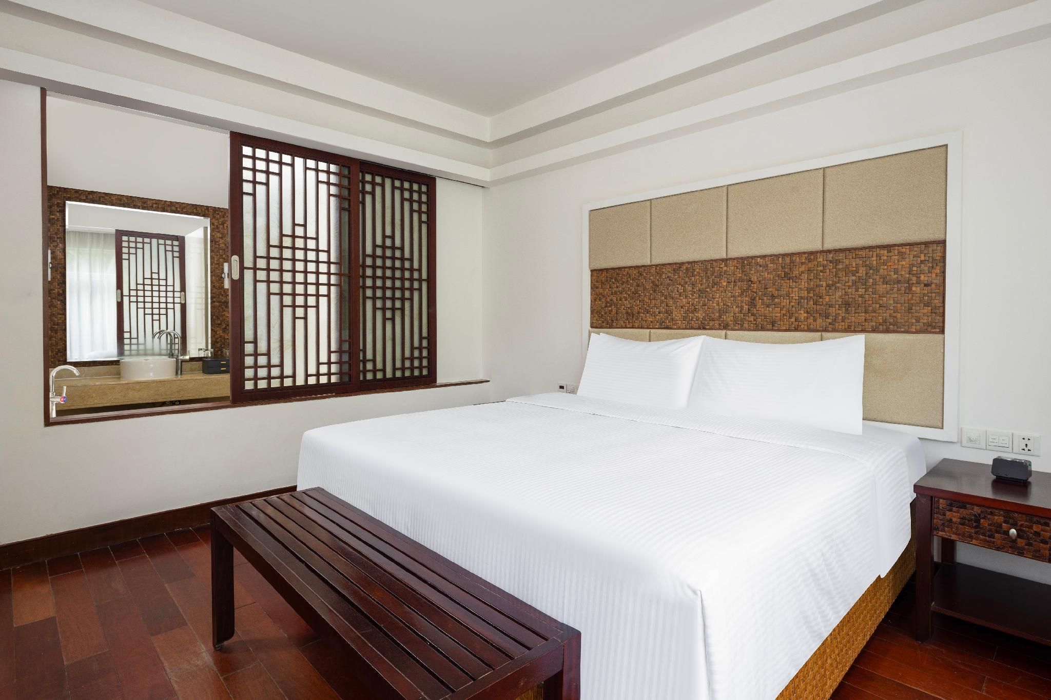 Superior Room, 1 King Size Bed, Garden View