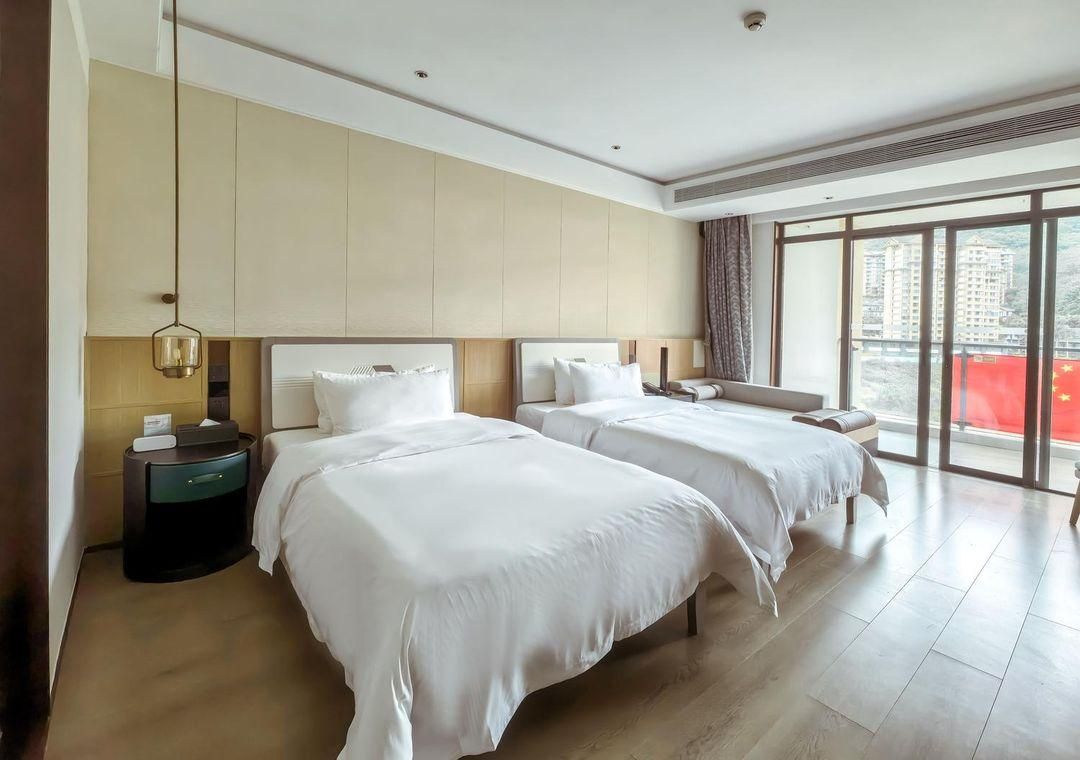 B1-Beautiful View Smart Control Twin Room