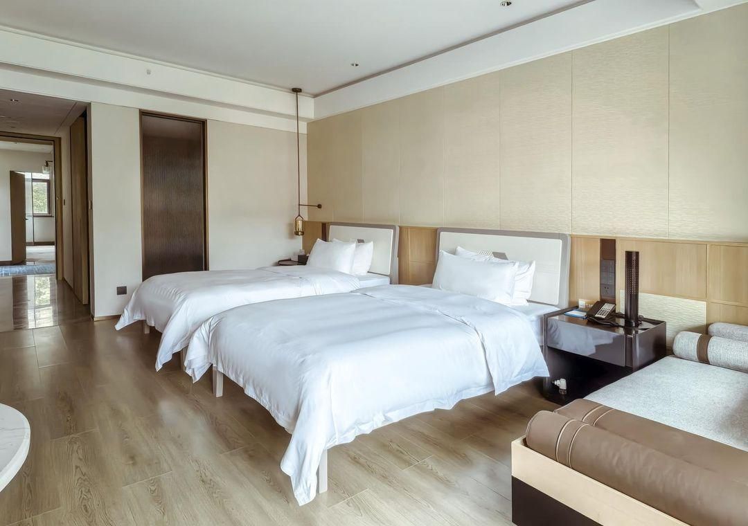 B1-Beautiful View Smart Control Twin Room