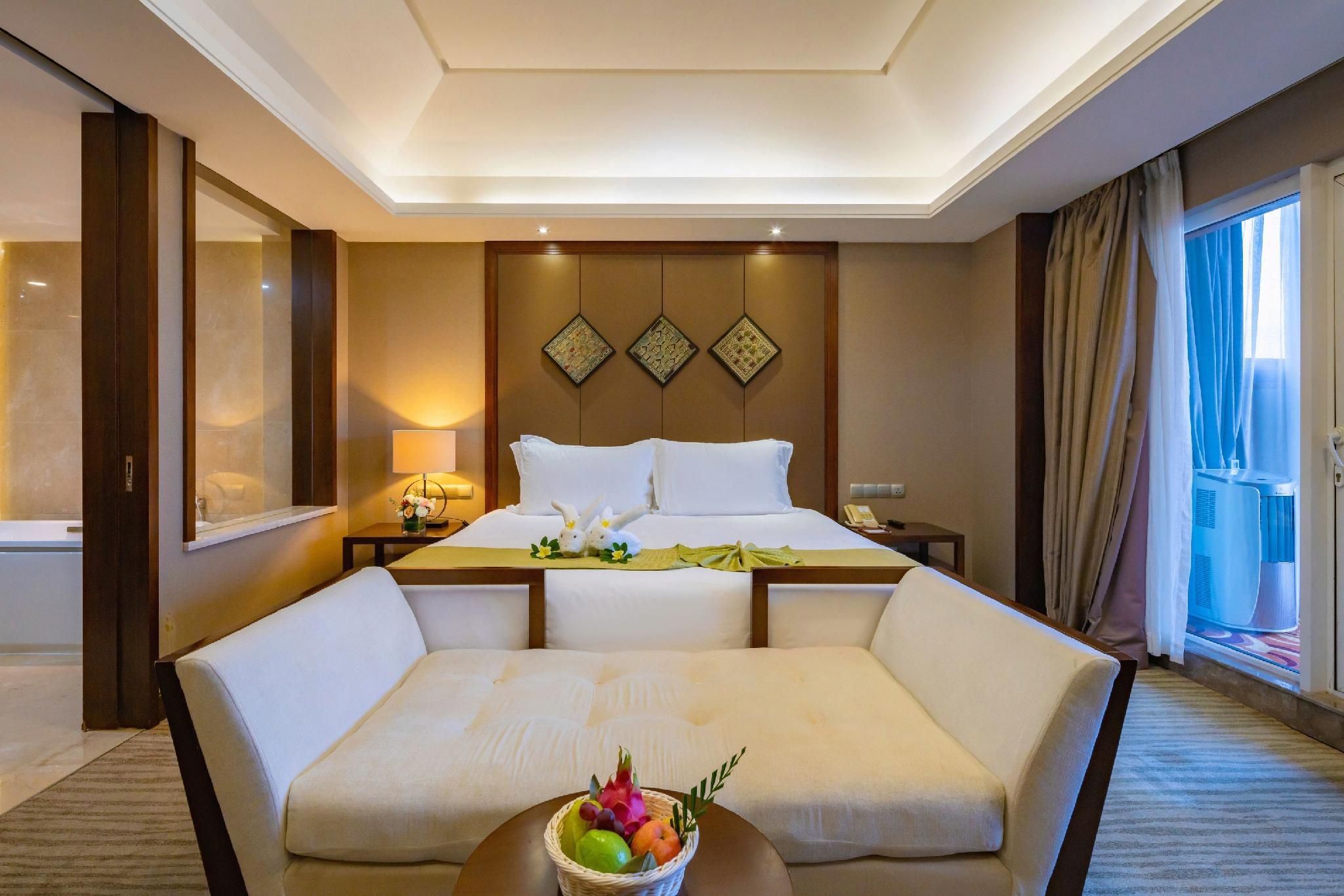 Deluxe Suite with Ocean View