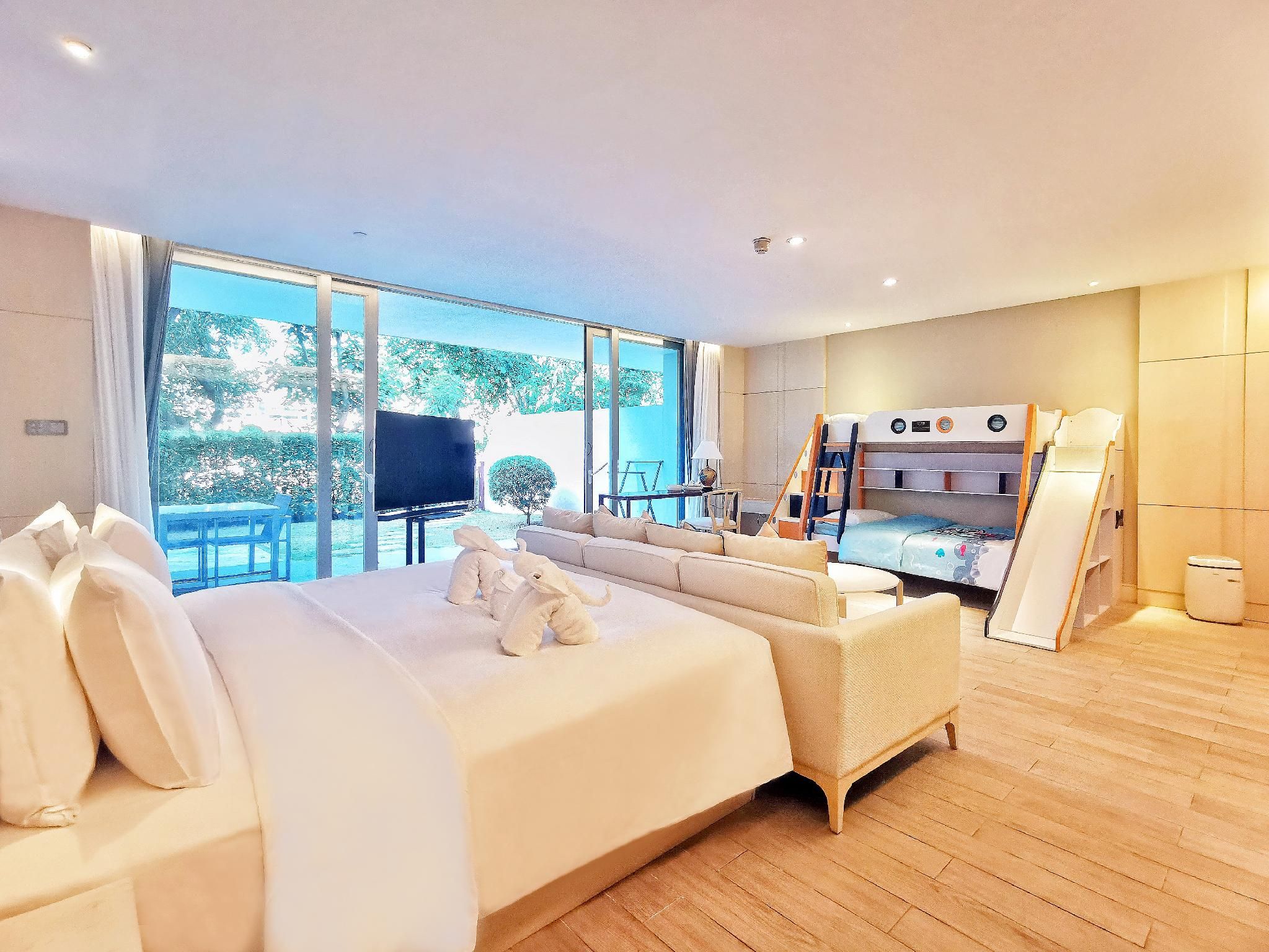 Courtyard Suite