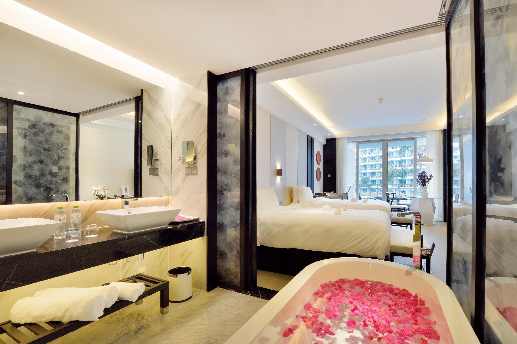 Deluxe Pool View Twin room