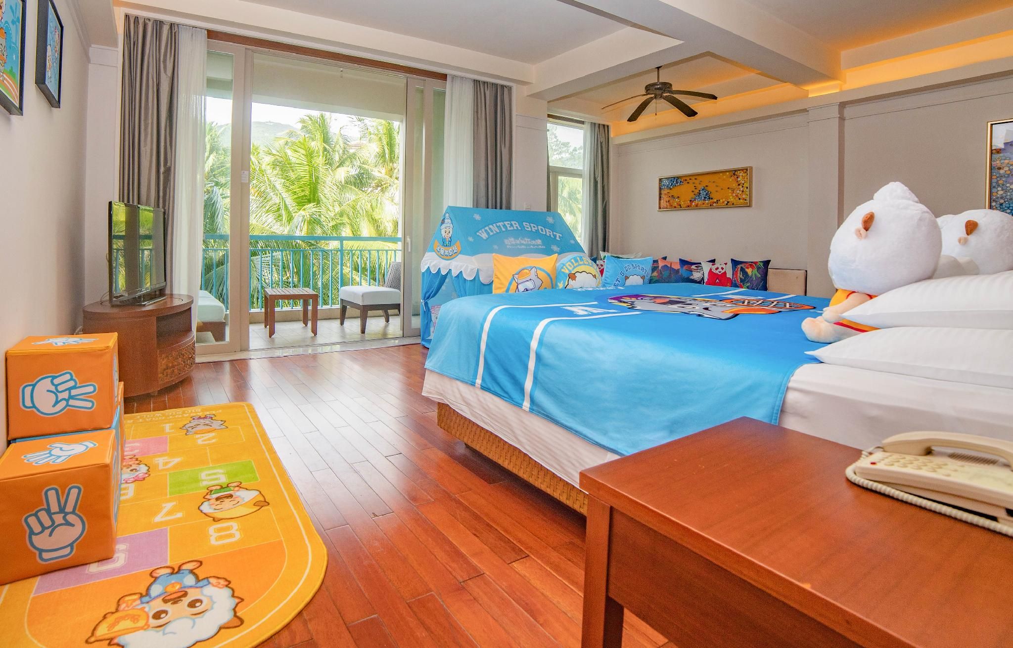 Swiss Signature Room, 1 King Size Bed, Cartoon Theme