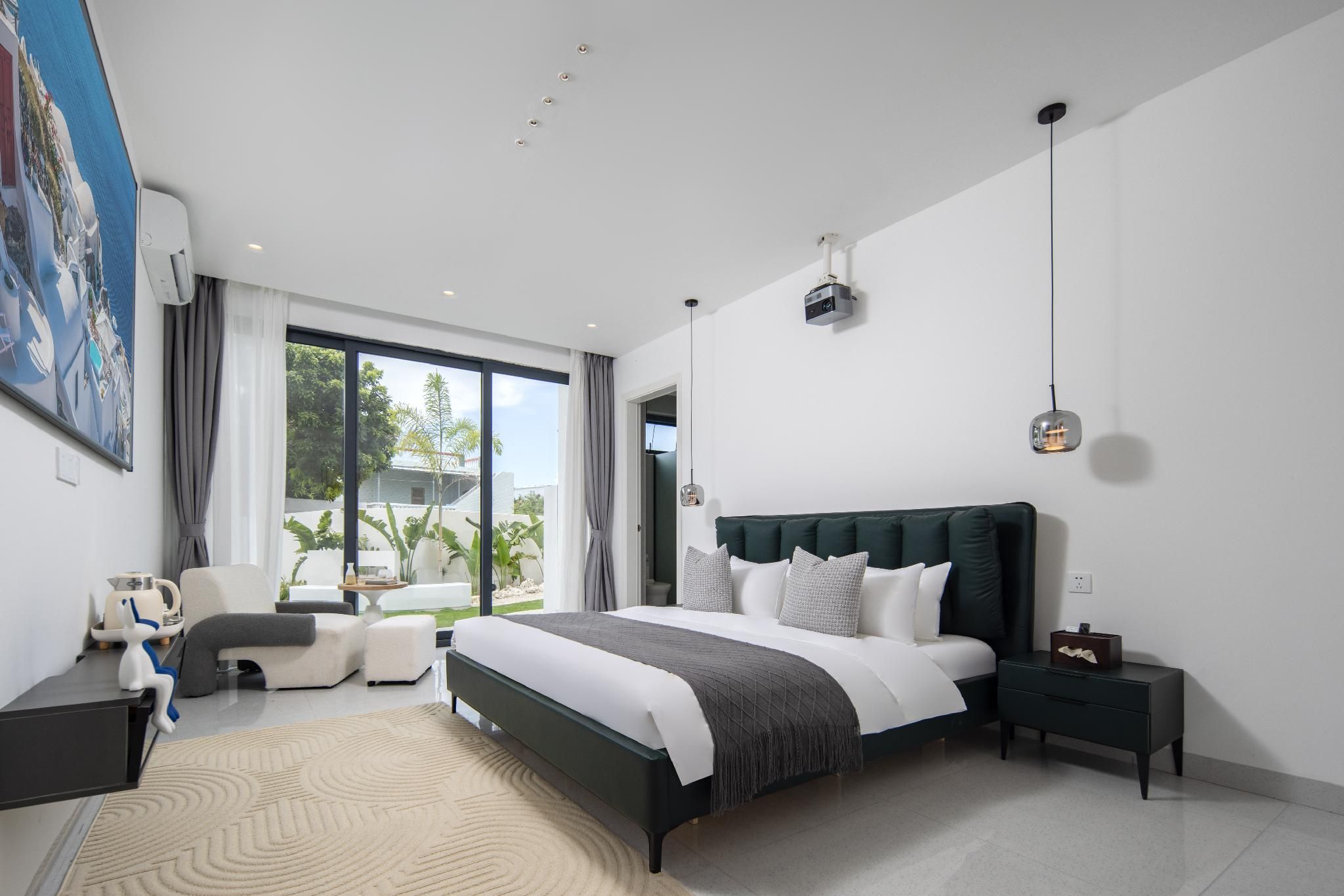 GTR - Guest Room with One 1.8M Bed
