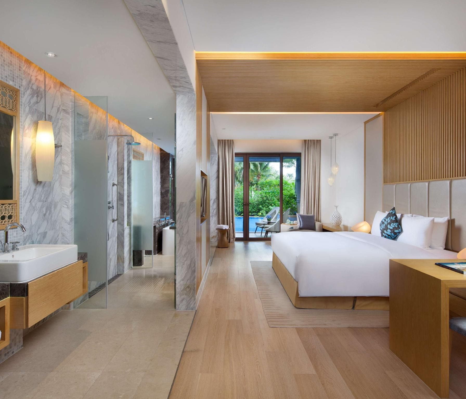 King Lagoon Pool Rm