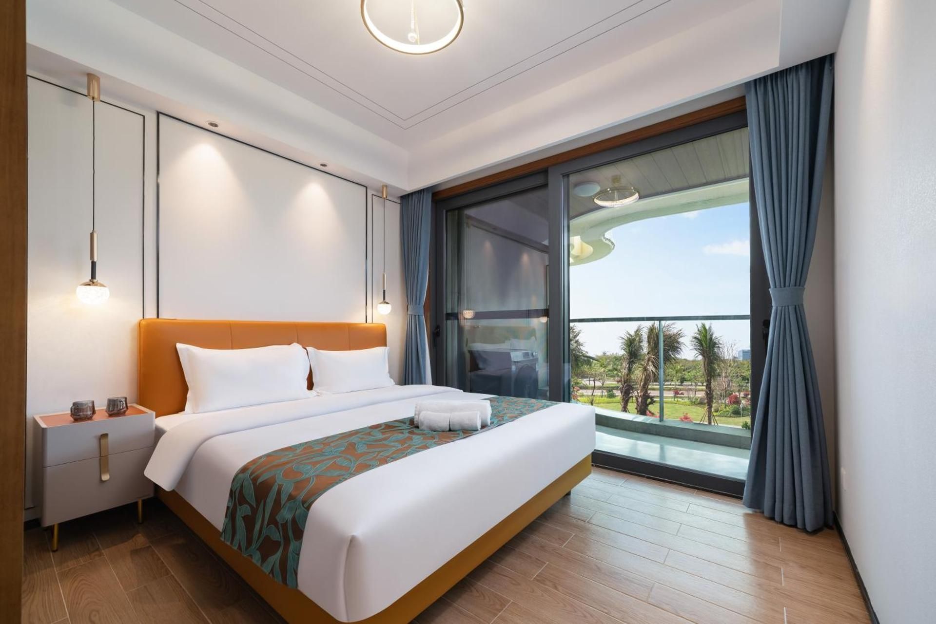 Light Luxury Garden-View Two-Bedroom Suite (Living Room, Kitchen, Balcony, Fridge, Washing Machine)