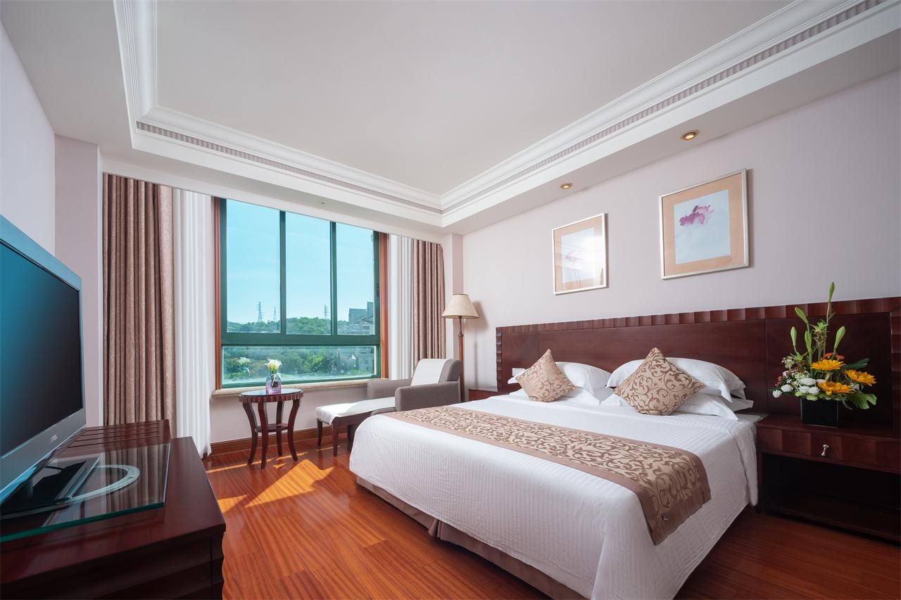 Deluxe Queen Room