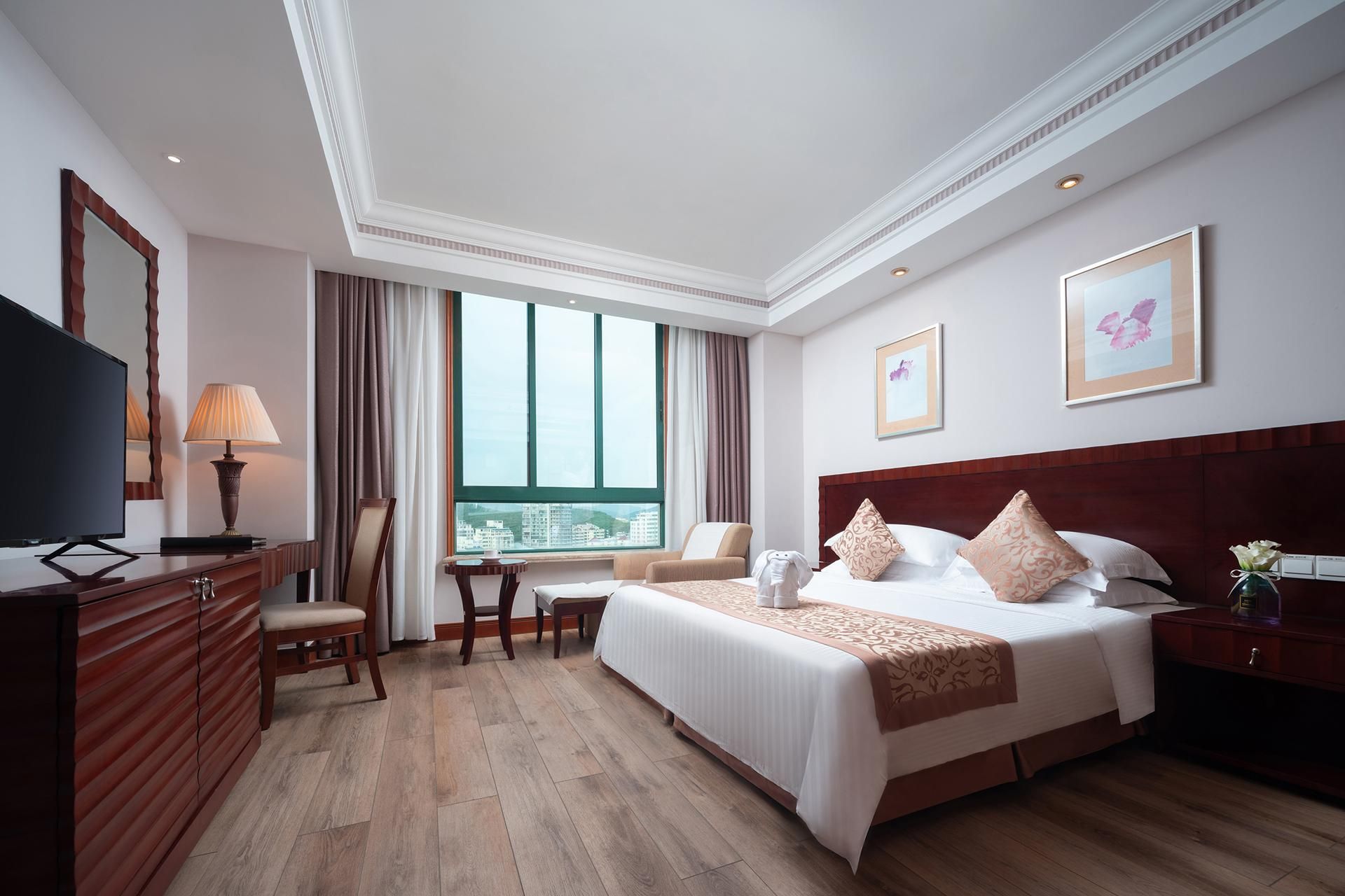 Deluxe Queen Room