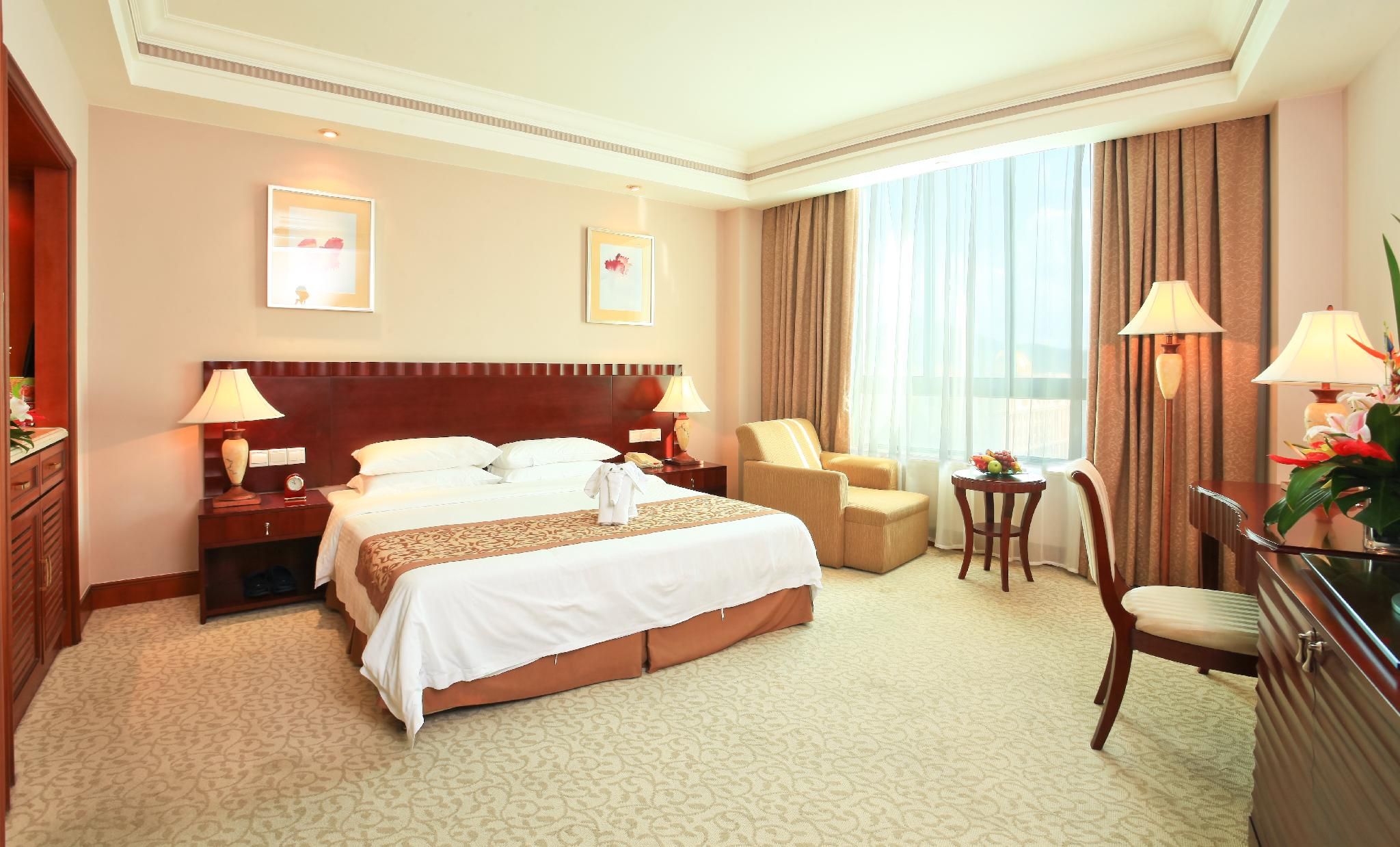Business Queen Room