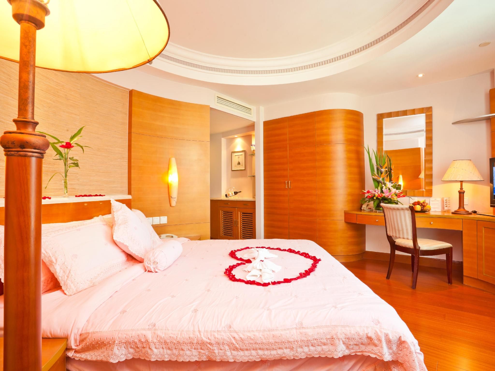Comfort Queen Room