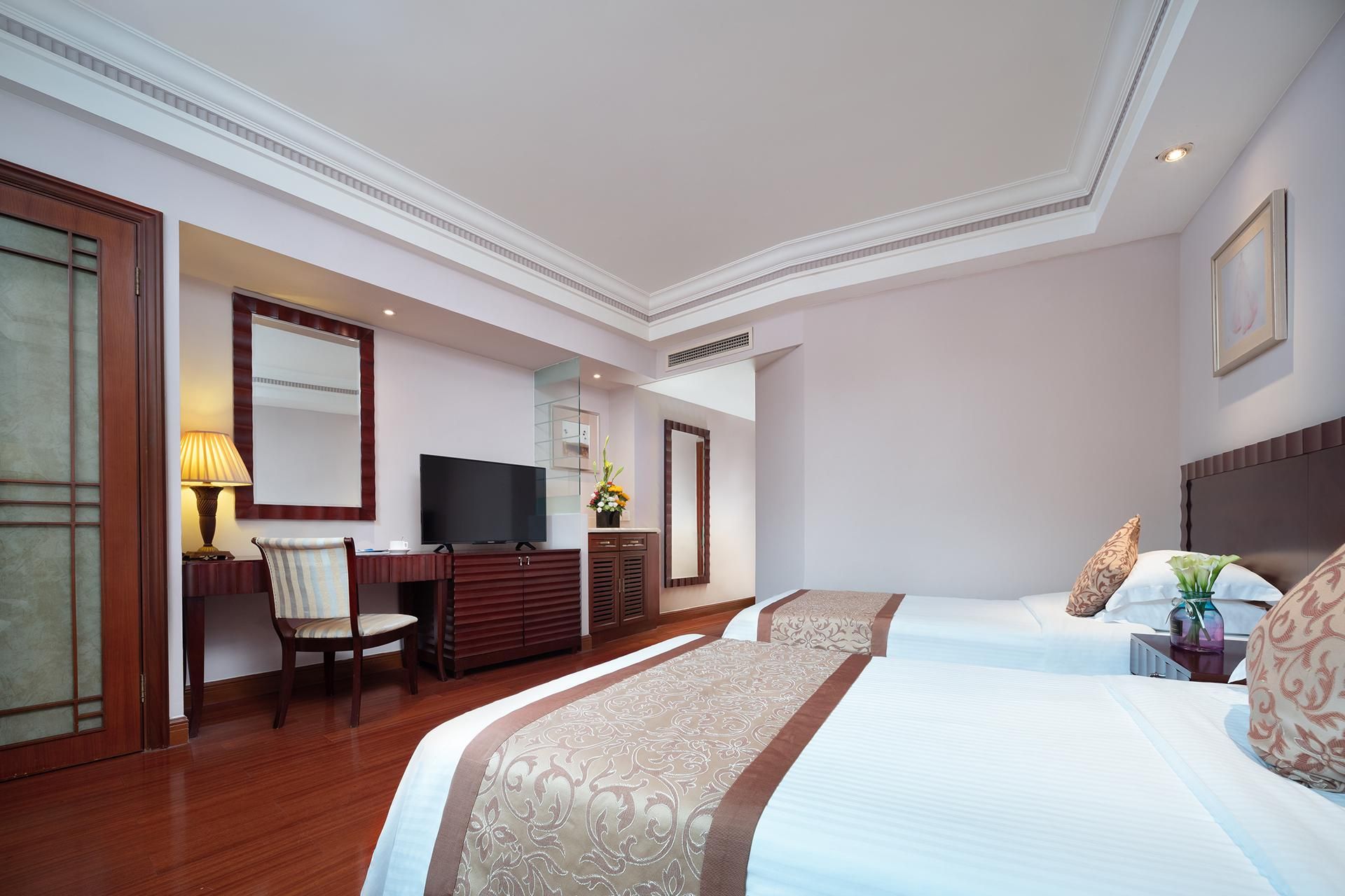 Standard Twin Beds Room