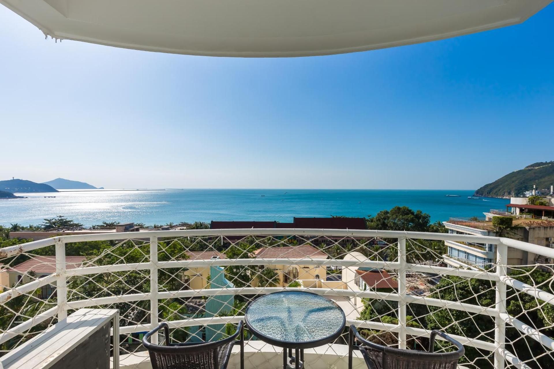 Deluxe Suite with Sea View