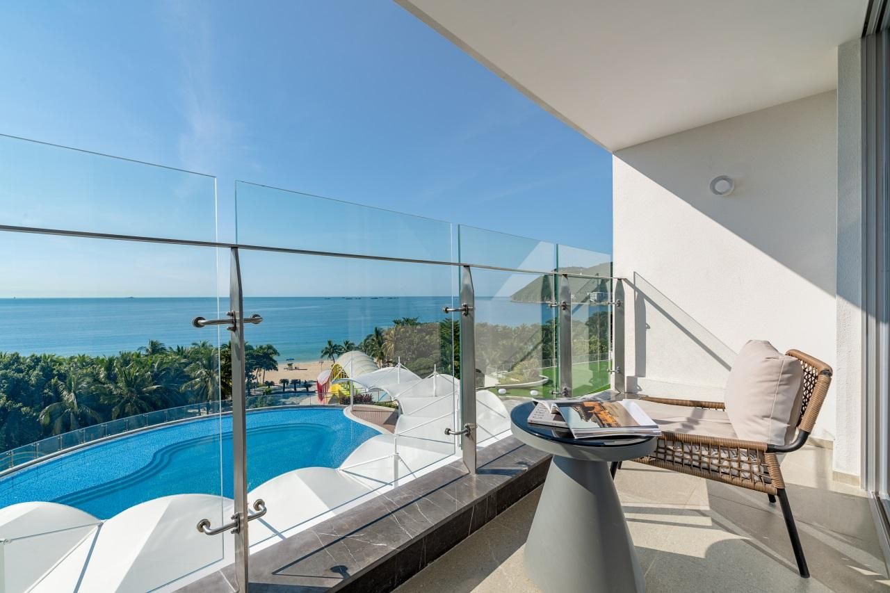 Family Room - 1 Single Bed and 1 Queen Bed