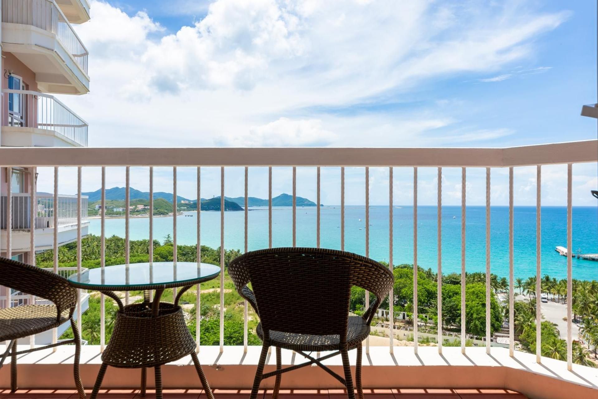One-Bedroom Apartment with Sea View