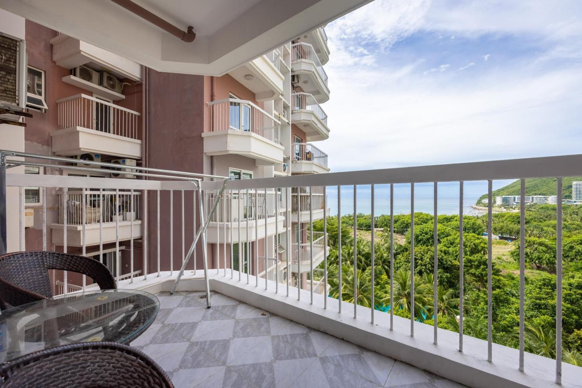 Deluxe One-Bedroom Apartment with Sea View