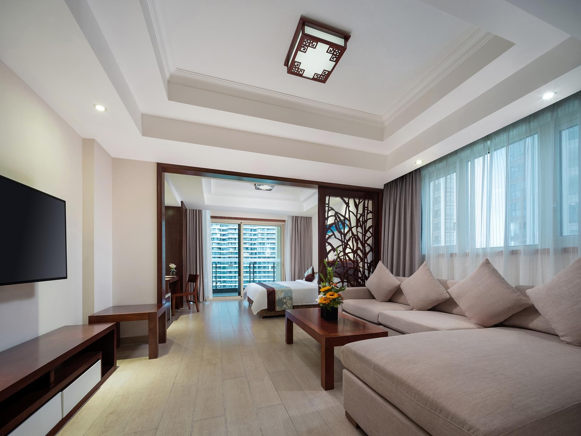 Deluxe Pool View Queen Room