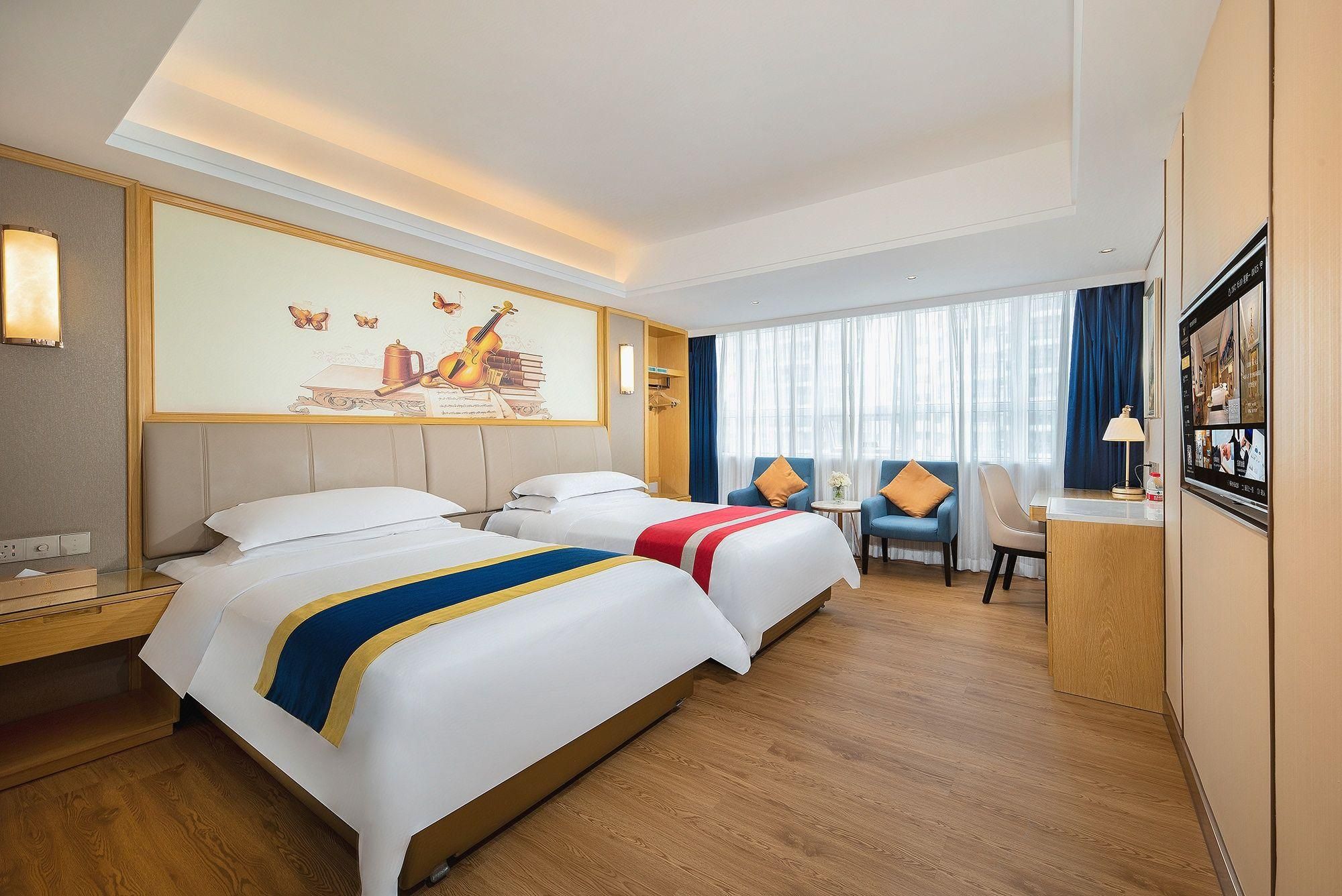 Vienna - Functional Chess Room With Twin Bed