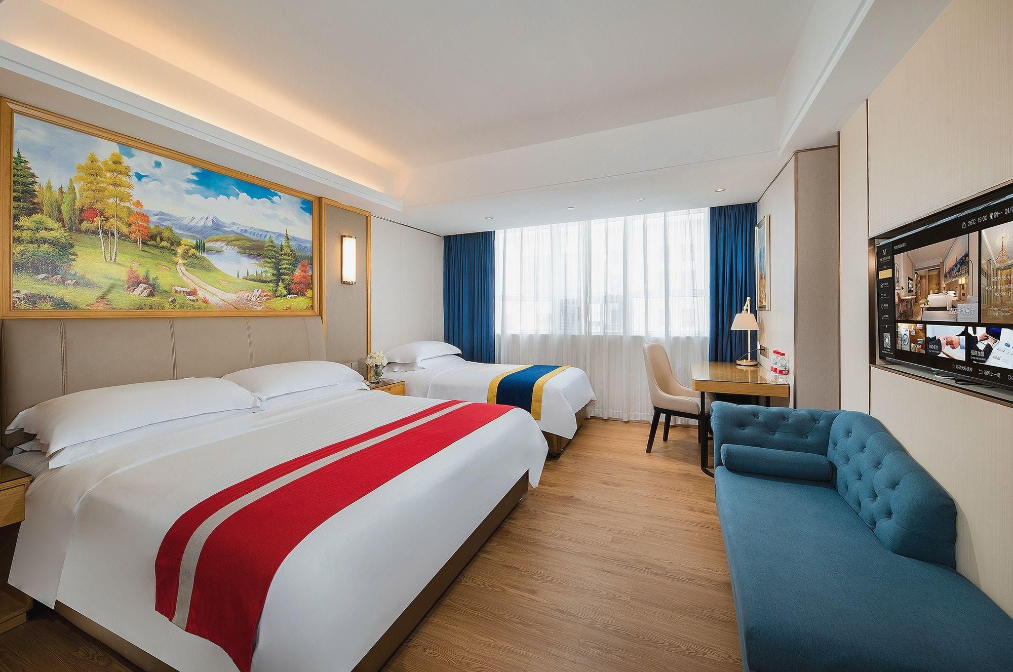 Vienna - Functional Chess Room With Twin Bed