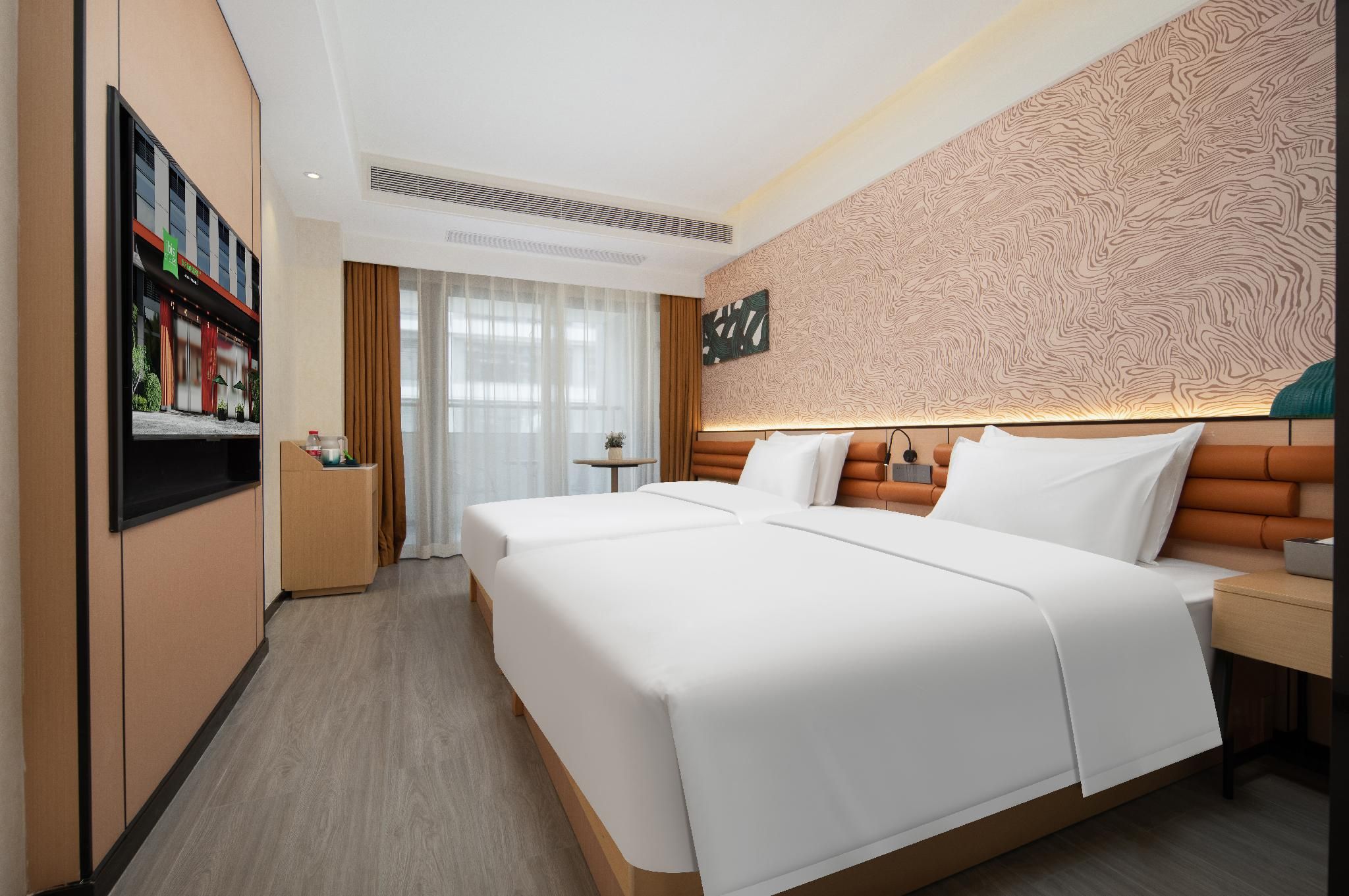 Twin Bed Room