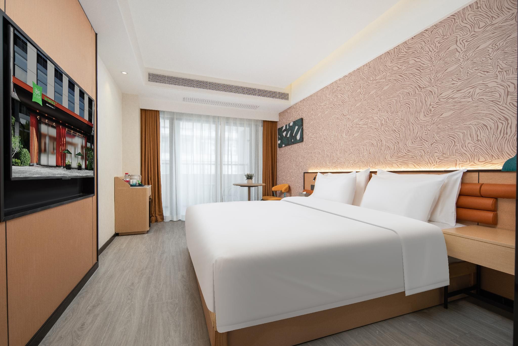 Hotel Queen Room