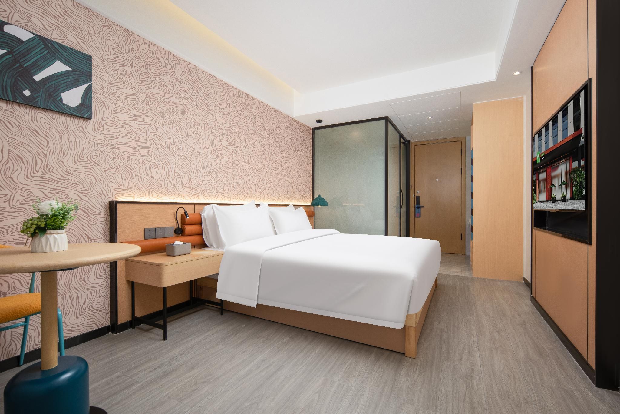 Hotel Queen Room