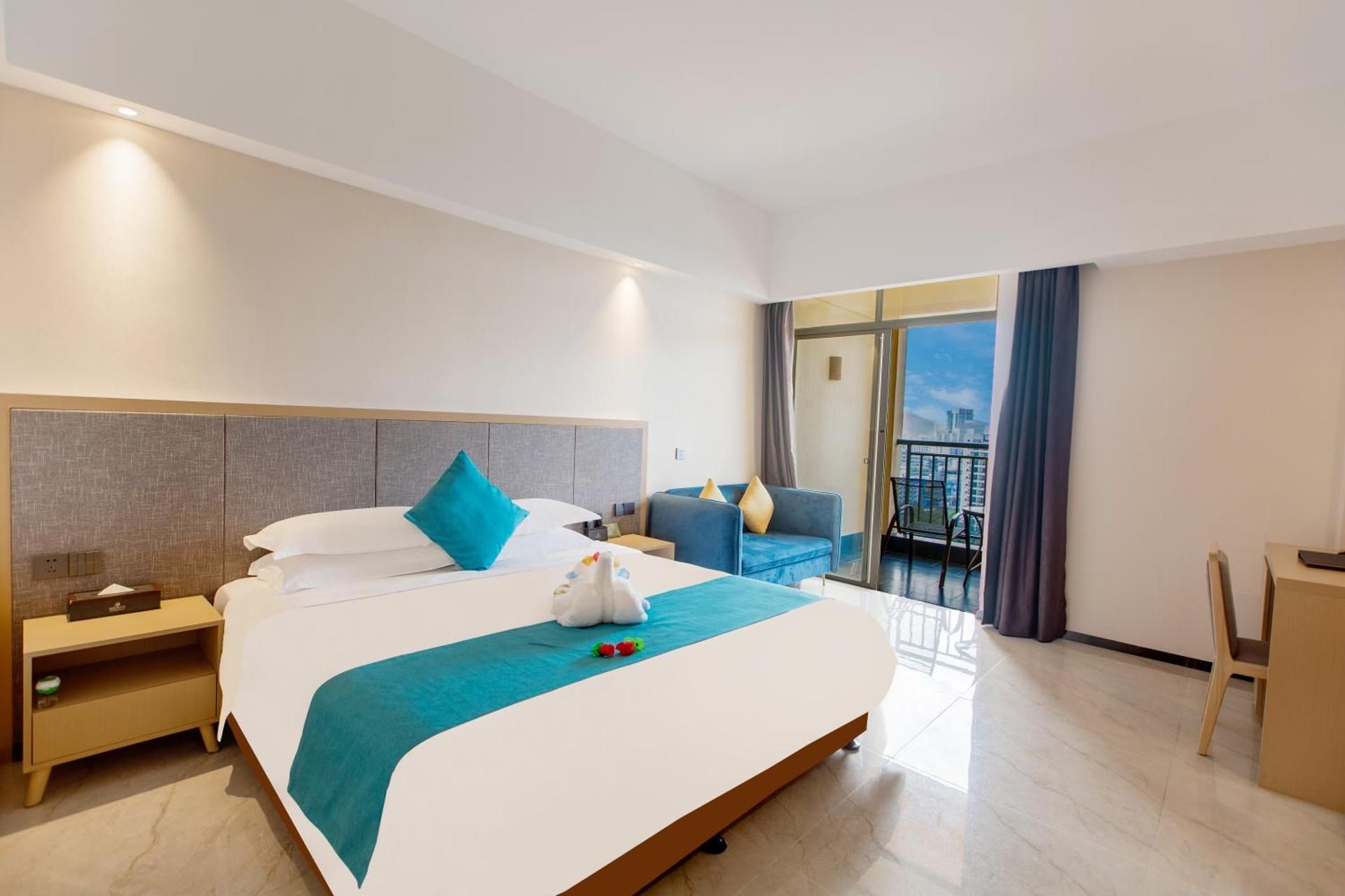Deluxe Double Room with Side Sea View