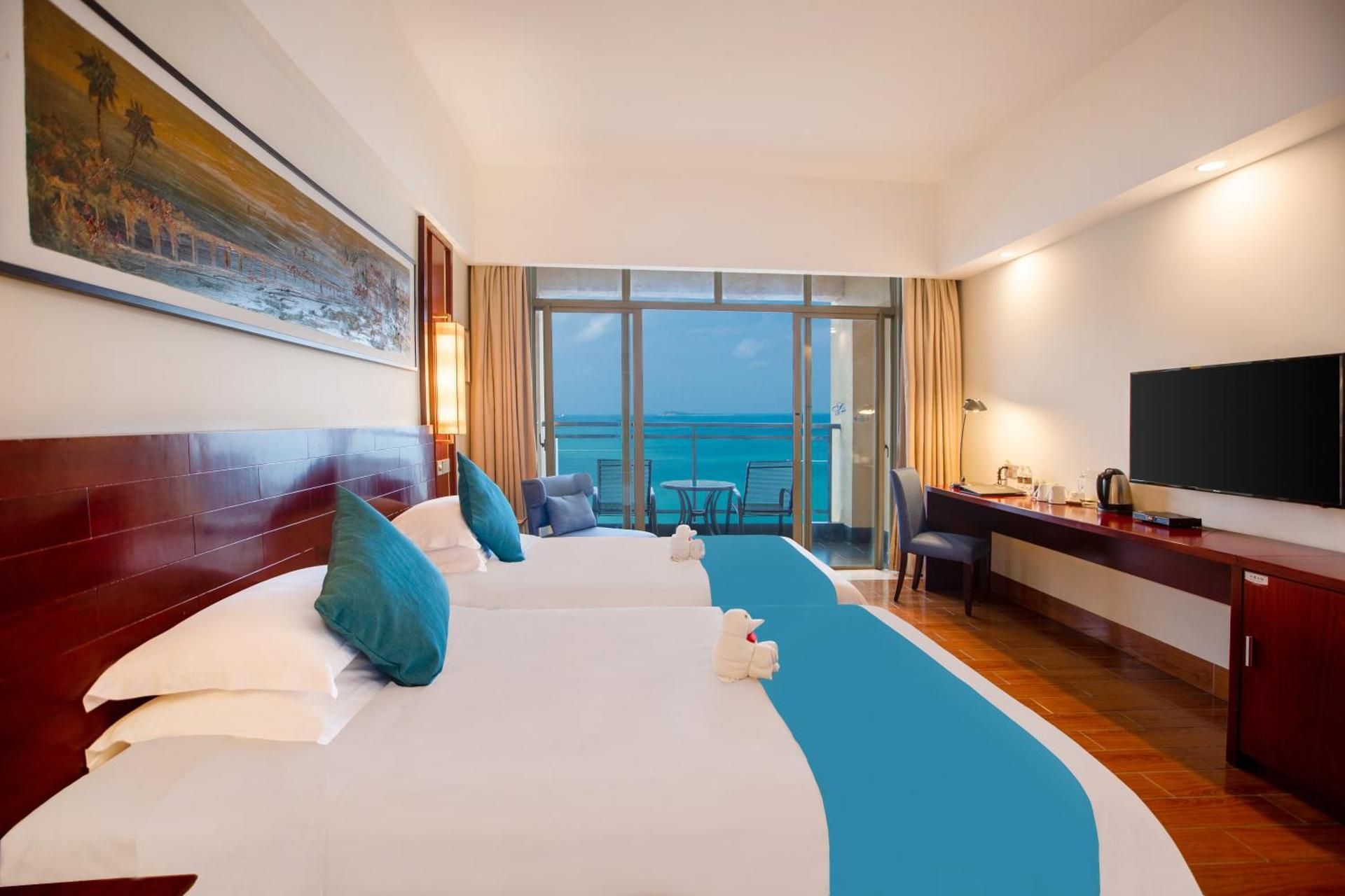 Limited Offer - Deluxe Room with Balcony and Sea View (Seafood barbecue buffet dinner for 2 people)