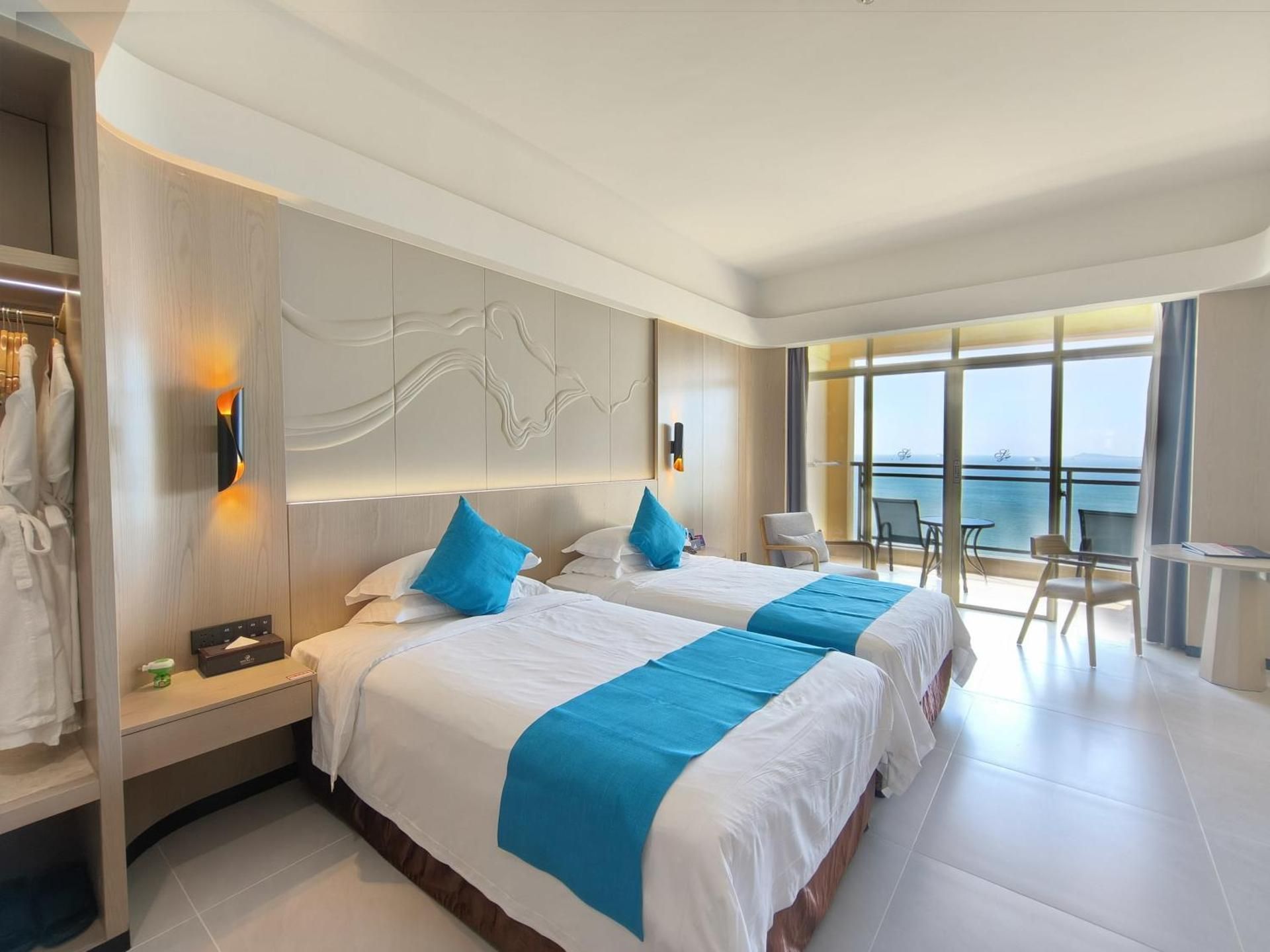 Deluxe Twin Room with Sea View