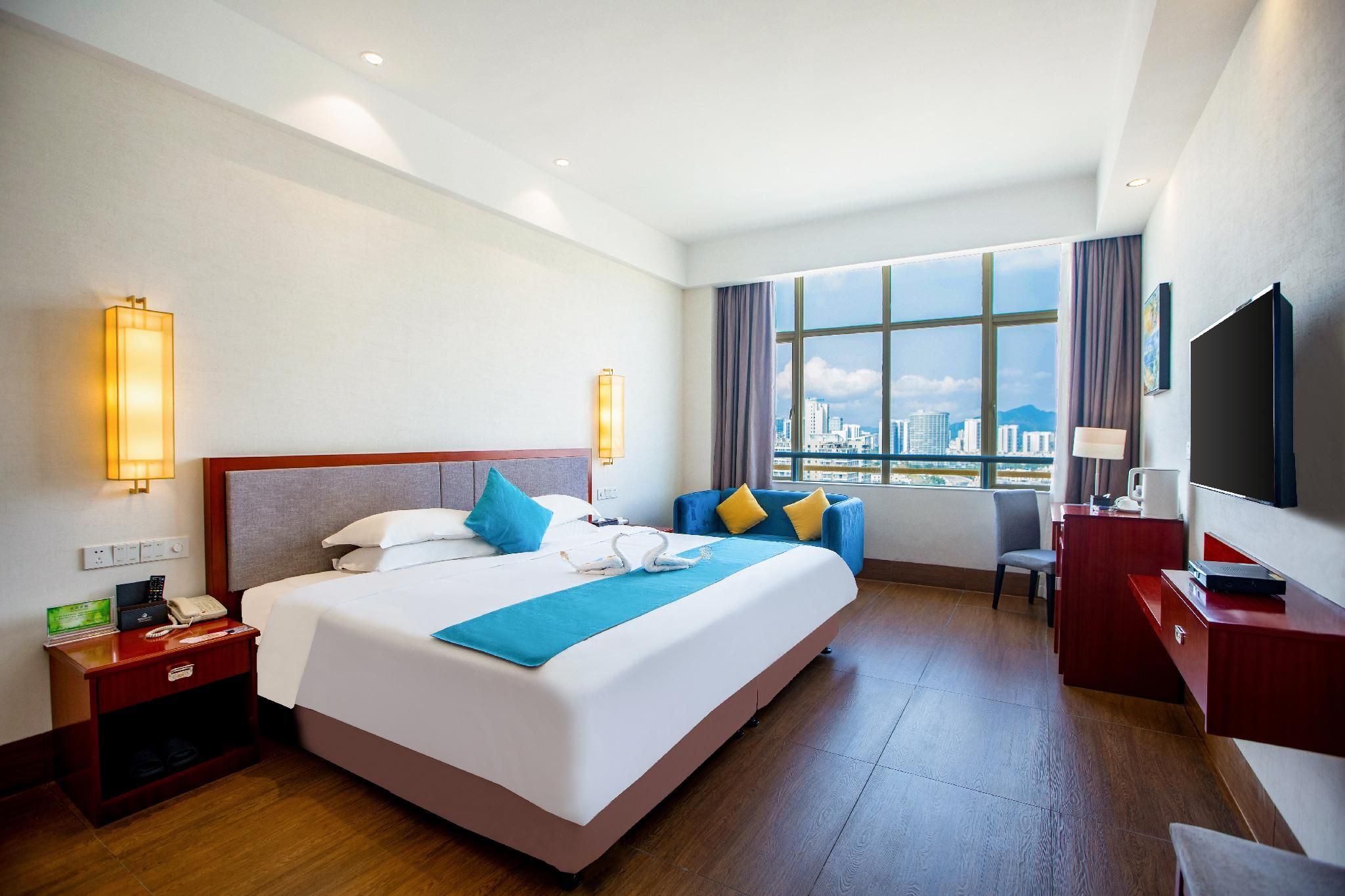 Deluxe City View Queen Bed