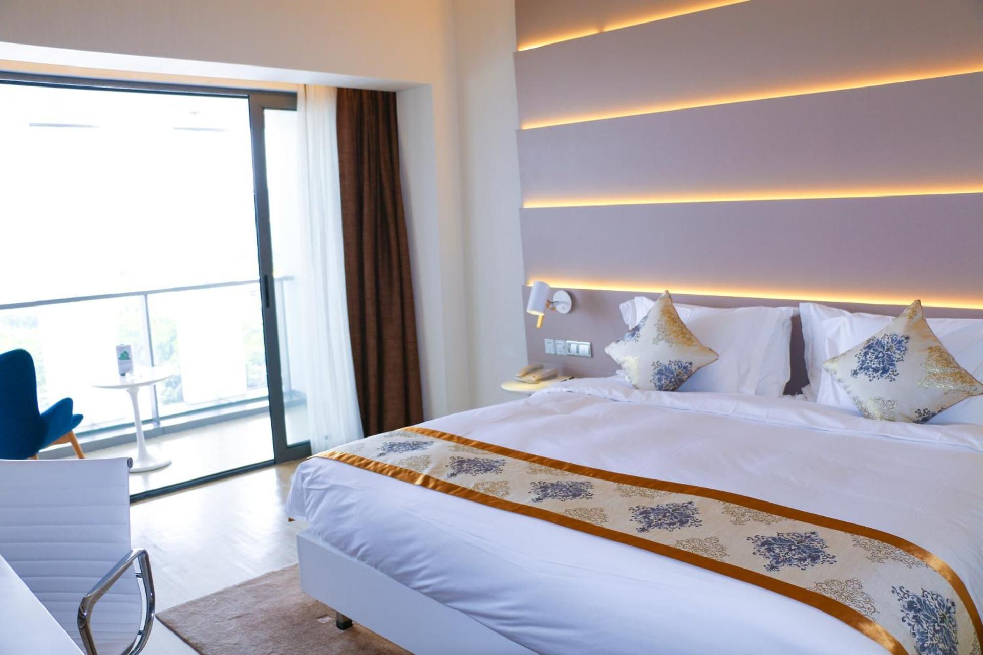 Deluxe Queen Room