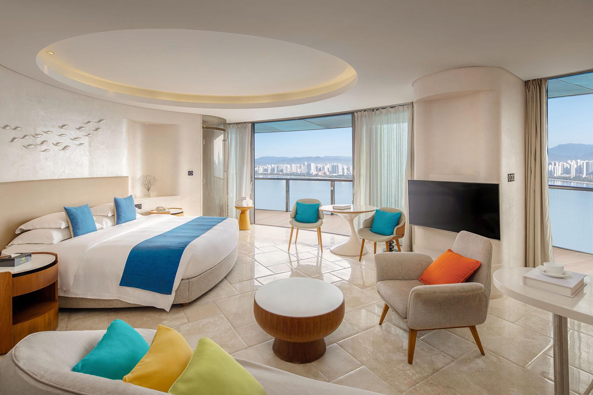 Deluxe Studio Suite King with Balcony
