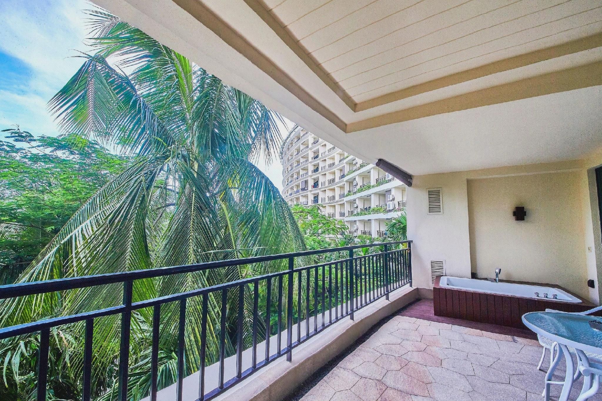 Deluxe Two-Bedroom Family Suite with Garden View