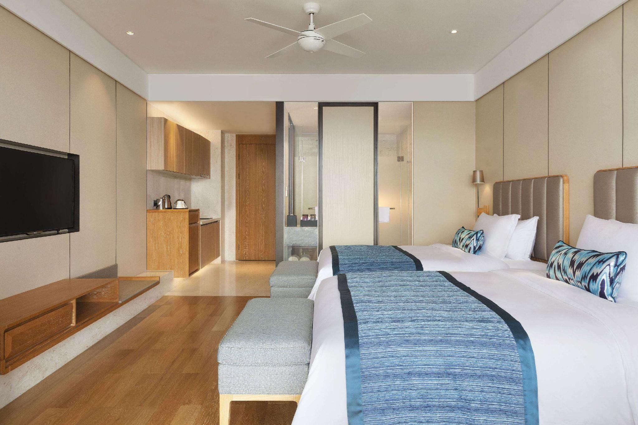 Elegant Ocean View Twin Room