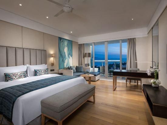 Premium Ocean View King Room