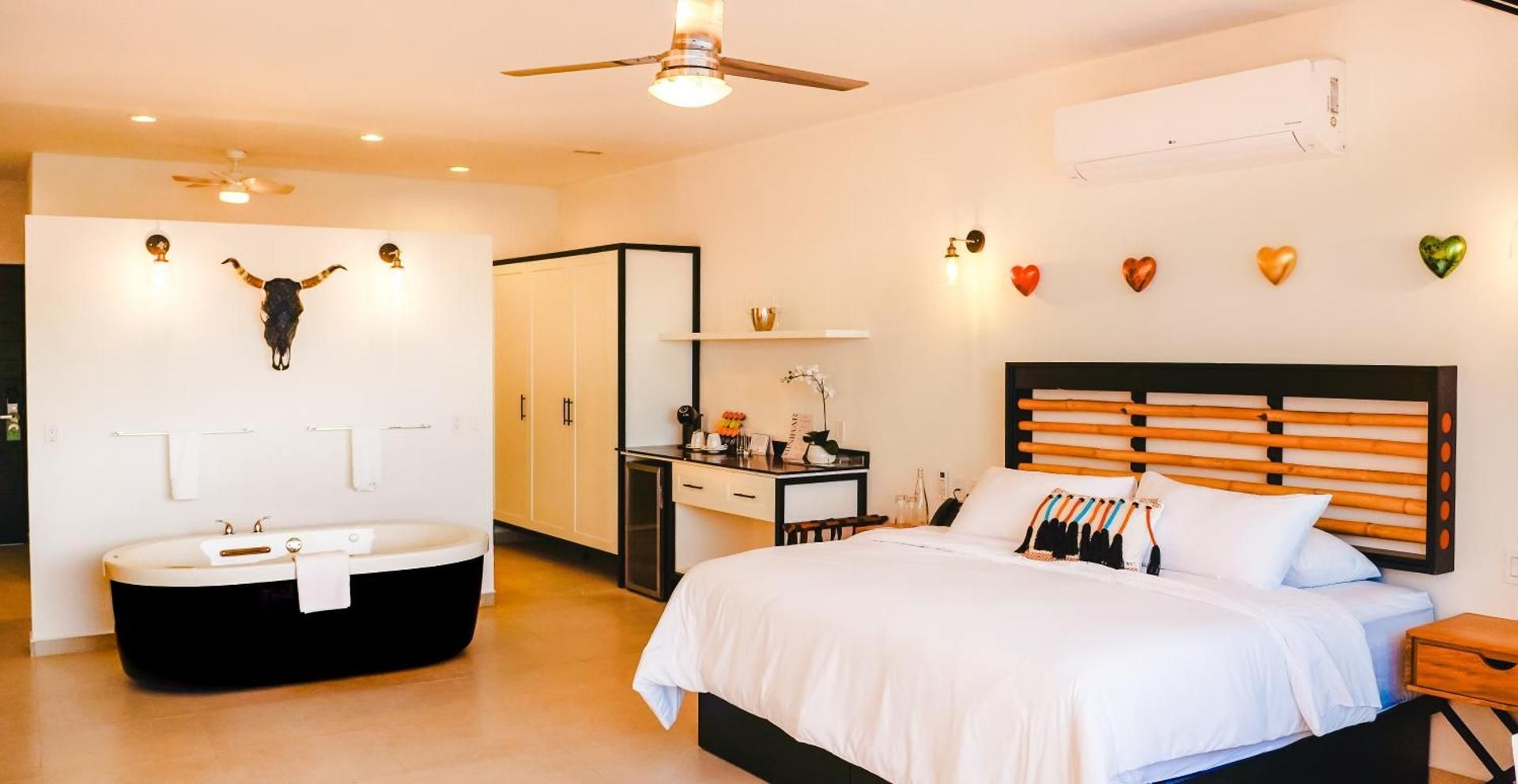 Deluxe Suite with Spa Bath