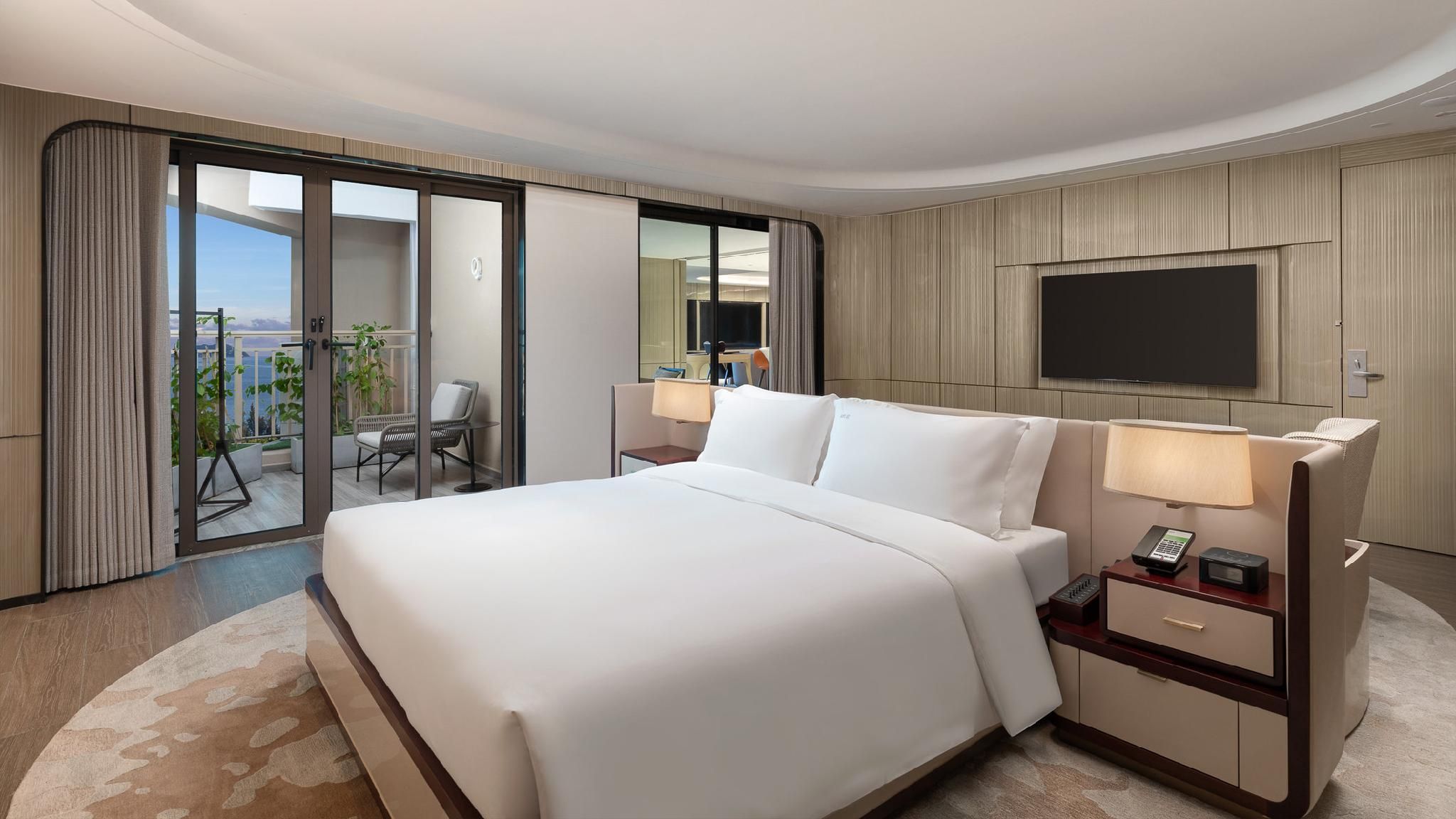 1 King 1 Bedroom Suite Top Floor