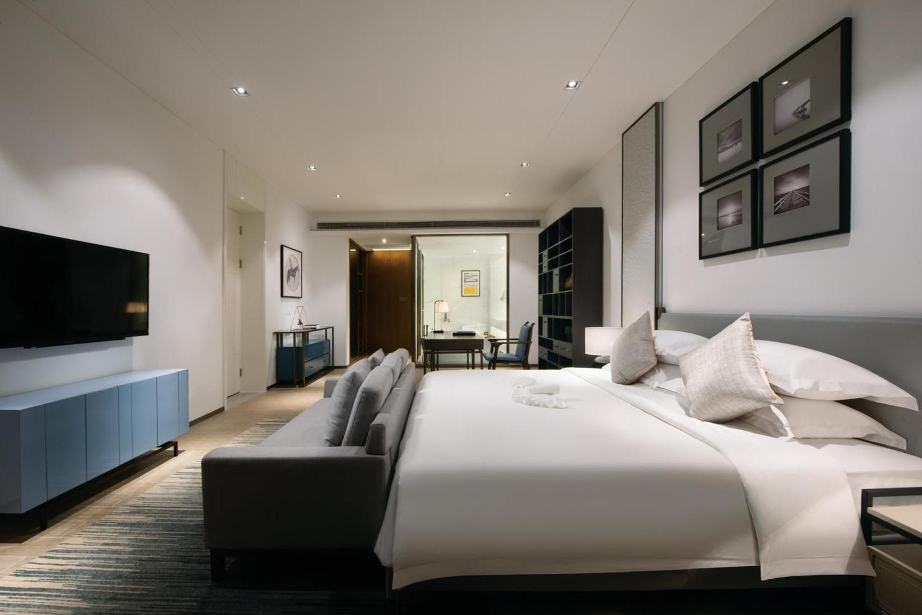 Honeymoon Suite with 270° Sea View
