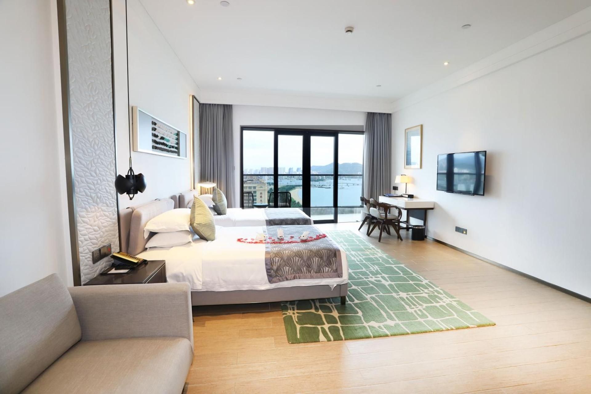 Premium Queen or Twin Room with Sea View
