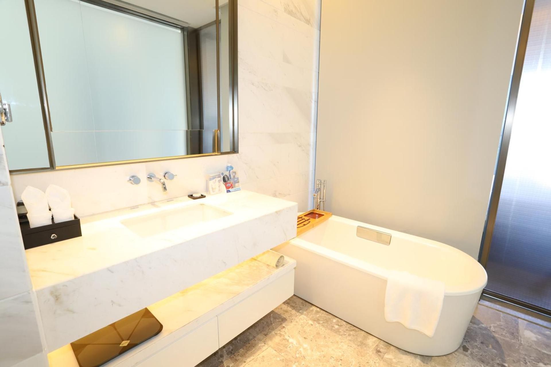 Honeymoon Suite with 270° Sea View