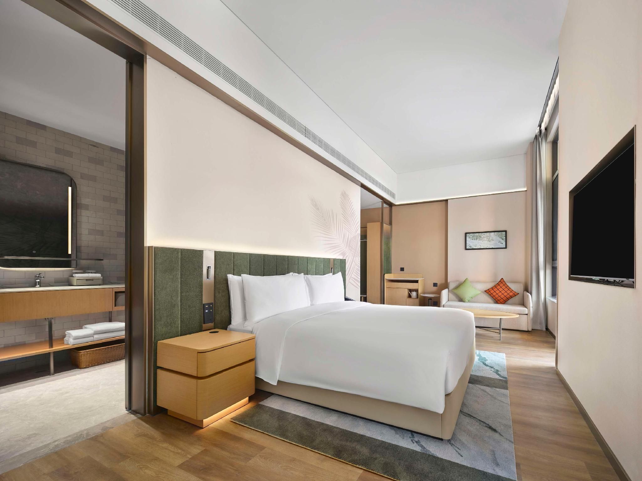 KING PREMIER ROOM WITH BALCONY